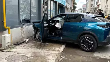 Samsun'da Kontrolden Çıkan Araç Kaza Yaptı