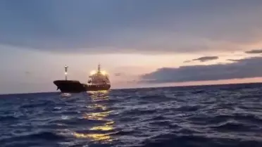 Türk Savaş Gemisi, Gazze'ye Yardım Götüren Tekneyi Kurtardı