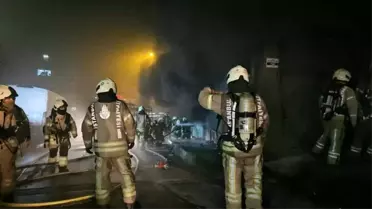 Kağıthane'de Yangın: Depo Alev Alev Yandı