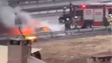 Üsküdar'da Otomobilin Motor Kısmında Yangın Çıktı