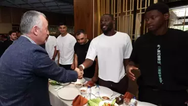 Kocaeli Valisi ve Büyükşehir Başkanı Kocaelispor'a Moral Verdi