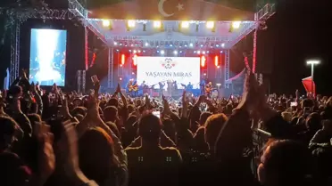 Kıraç konserinde Güllü'yü unutmadı