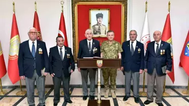Gazilerden 3'ncü Ordu Komutanı Altuğ Paşa'ya hayırlı olsun ziyareti
