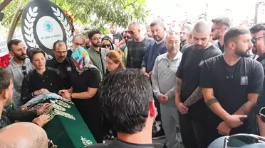 Sanatçı Güllü son yolculuğuna uğurlandı