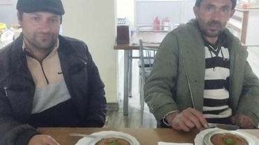 Alacak meselesiyle çıkan kavgada 2 kişiyi vurarak öldürdü