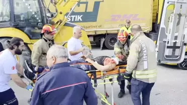 Küçükçekmece'de TIR'a Çarpan Otomobilin Sürücüsü Sıkıştı