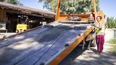 İzmir’deki İlk Kadın Çekici Operatörü: Munise Demirer