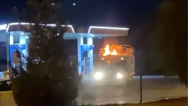 Elazığ'da Pikap Yangını Paniğe Neden Oldu
