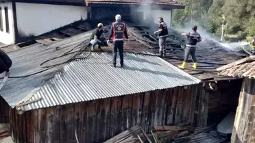 Kastamonu'da Samanlık Yangını Konağa Sıçramadan Söndürüldü