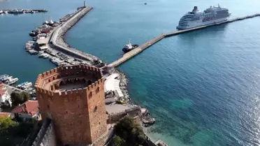 Kruvaziyer Gemisi Alanya'ya Demir Attı