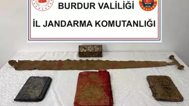 Bucak'ta 3 El Yapımı Kitap ve Tarihi Eser Ele Geçirildi