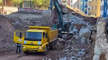 İspir'de Heyelan Sonrası Evsiz Kalan Ailelerin İsyanı