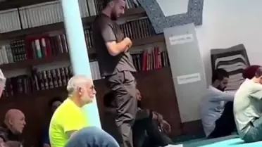 Milli futbolcu namaz kılarken görüntülendi