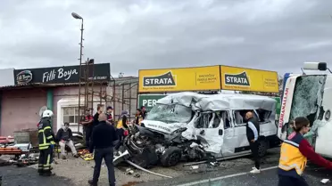 Tekirdağ'da İşçi Servisi ile Kamyon Çarpıştı