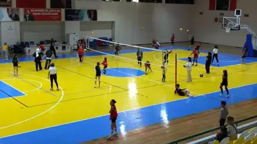 Burhaniye'de Aile Yılı Voleybol Turnuvası