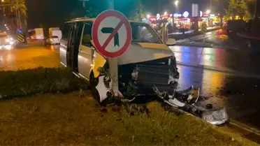Antalya'da Tur Minibüsleri Kazaya Karıştı
