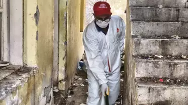 Adana'da Evden 2 Kamyonet Çöp Çıktı