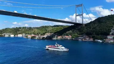Liverpool Taraftarları İstanbul Boğazı'nda Tekne Turu