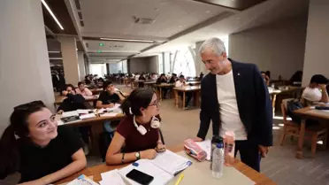 Başkan Tahmazoğlu, Öğrencilerle Kütüphane Buluşmasında