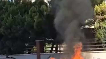 Adana'da Park Halindeki Araç Yanarak Söndürüldü