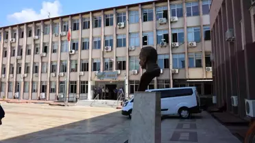 Adliye Önünde Tehditler Havada Uçuştu
