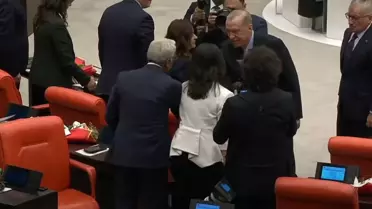 Erdoğan kürsüden iner inmez DEM Partililerle tokalaştı