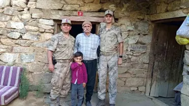Jandarmadan Yaşlılara Anlamlı Ziyaret
