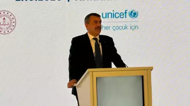 Milli Eğitim Bakanı Tekin: 'Öğretmenlerin ve öğrencilerin dijital okuryazarlığını geliştirmek programımızın odak noktalarından bir tanesi'
