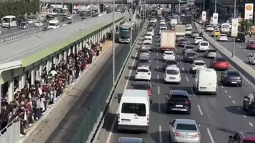 Deprem sonrası büyük panik! Aracını alan sokağa çıktı, trafik kilitlendi