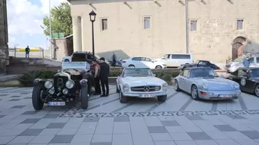 Klasik Otomobil Tutkunları Erzurum'da