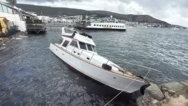 Bodrum'da 'Esmer 10' Teknesi Karaya Vurdu