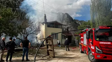 Bademli Köyü'nde Yangın: Konteyner Ev Kullanılamaz Hale Geldi