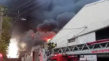 İzmir'de Fabrika Yangını
