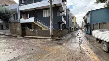 İzmir'de Sağanak Yağış Sonrası Sokaklar Göle Döndü