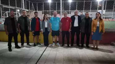 İzmir'de Gençler ve Protokol Arasında Dostluk Maçı