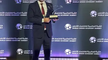 NÖHÜ, Dubai'de Yeşil Enerji Ödülü Aldı