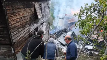 Bozkurt'ta Yangın: 2 Ev Zarar Gördü