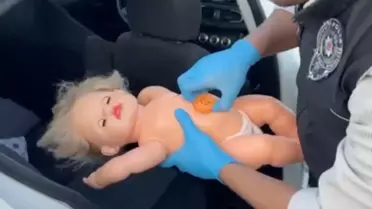 Oyuncak bebeğin içinden uyuşturucu çıktı
