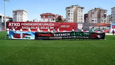 Pendiksporlu Futbolculardan Gazze'ye Destek Pankartı