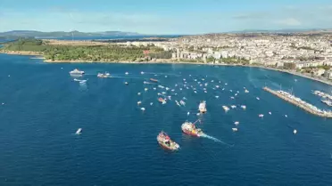 Küresel Sumud Filosu'na Destek İçin Türk ve Filistin Bayraklarıyla Donatılan Teknelerden Boğaz Turu