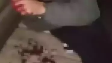Lise öğrencisi, okul arkadaşını darbetti; o anlar kamerada