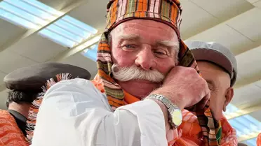 Antalya'da bir ilginç yarışma! Bıyığını buran koştu geldi