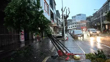 Matmo Tayfunu, 200 Bin Kişiyi Tahliye Ettirdi