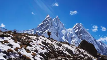 Everest'te Kar Fırtınası: 1000 Kişi Mahsur