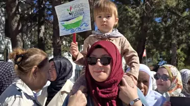Gazze'de yaşanan zulmün yıl dönümünde sessiz yürüyüşle İsrail protestosu