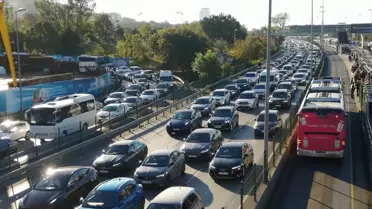 İstanbul'da Trafik Yoğunluğu Artıyor