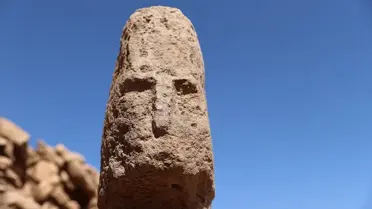 Karahantepe'de İnsan Yüzlü Dikilitaş Bulundu