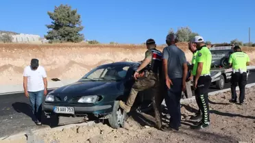 Kilis'te Otomobil Devrildi: 2 Yaralı