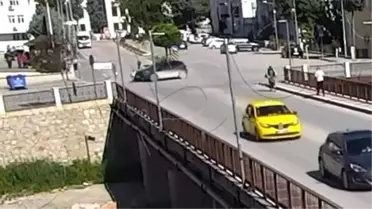 Amasya'da Motosiklet ve Otomobil Çarpıştı
