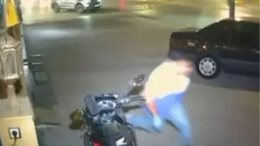 Adana'da Pastaneye El Bombası Atıldı